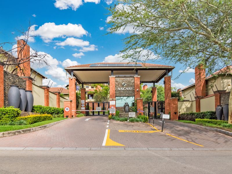 Sleek 3-Bed Duplex Living at Its Best in Douglasdale - Photo 2