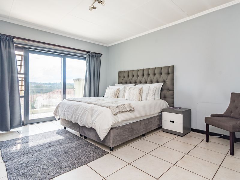 Sleek 3-Bed Duplex Living at Its Best in Douglasdale - Photo 5