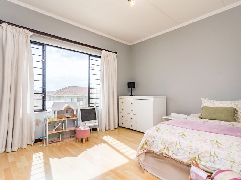 Sleek 3-Bed Duplex Living at Its Best in Douglasdale - Photo 8