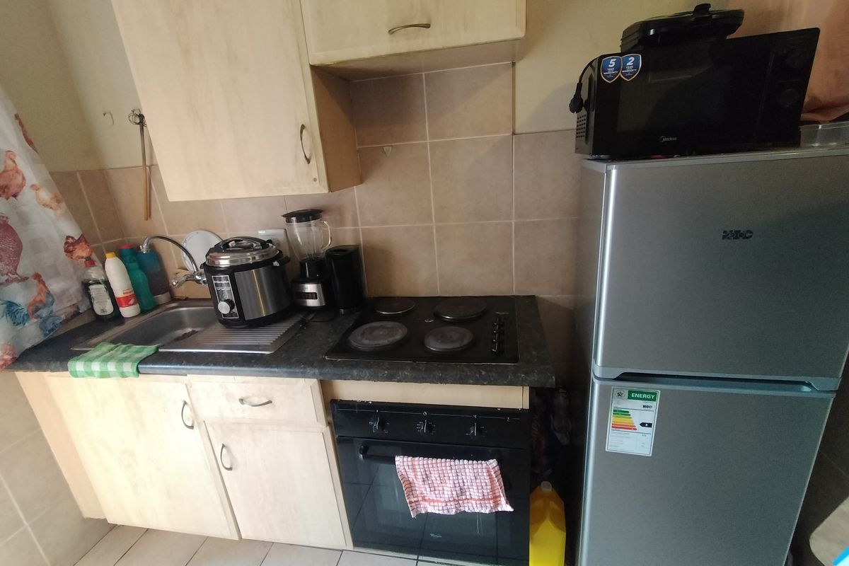 Studio Apartment – Convenient, Secure Living in Karenpark - Photo 3