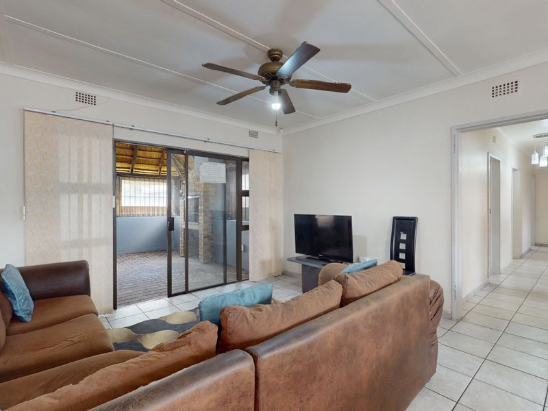 Starting to bid from R999,000! Non-Distressed Live Luxury Auction! - Photo 4