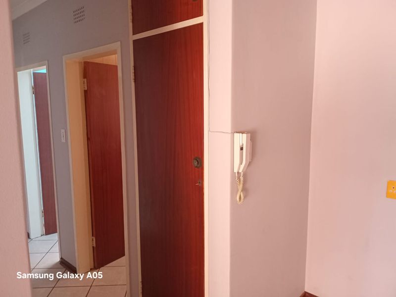 Spacious Townhouse Living in Sought-After Flora Gardens - Photo 5