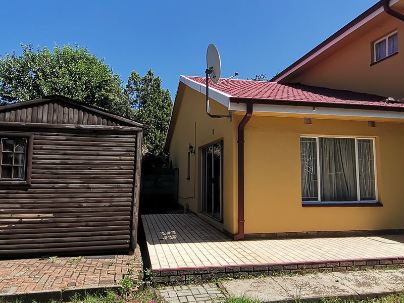 Expansive 8-Bedroom Family Home with Borehole & Development Potential - Photo 9