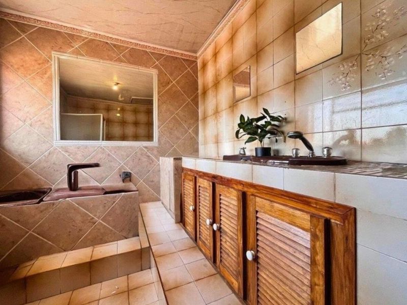 Expansive 8-Bedroom Family Home with Borehole & Development Potential - Photo 7