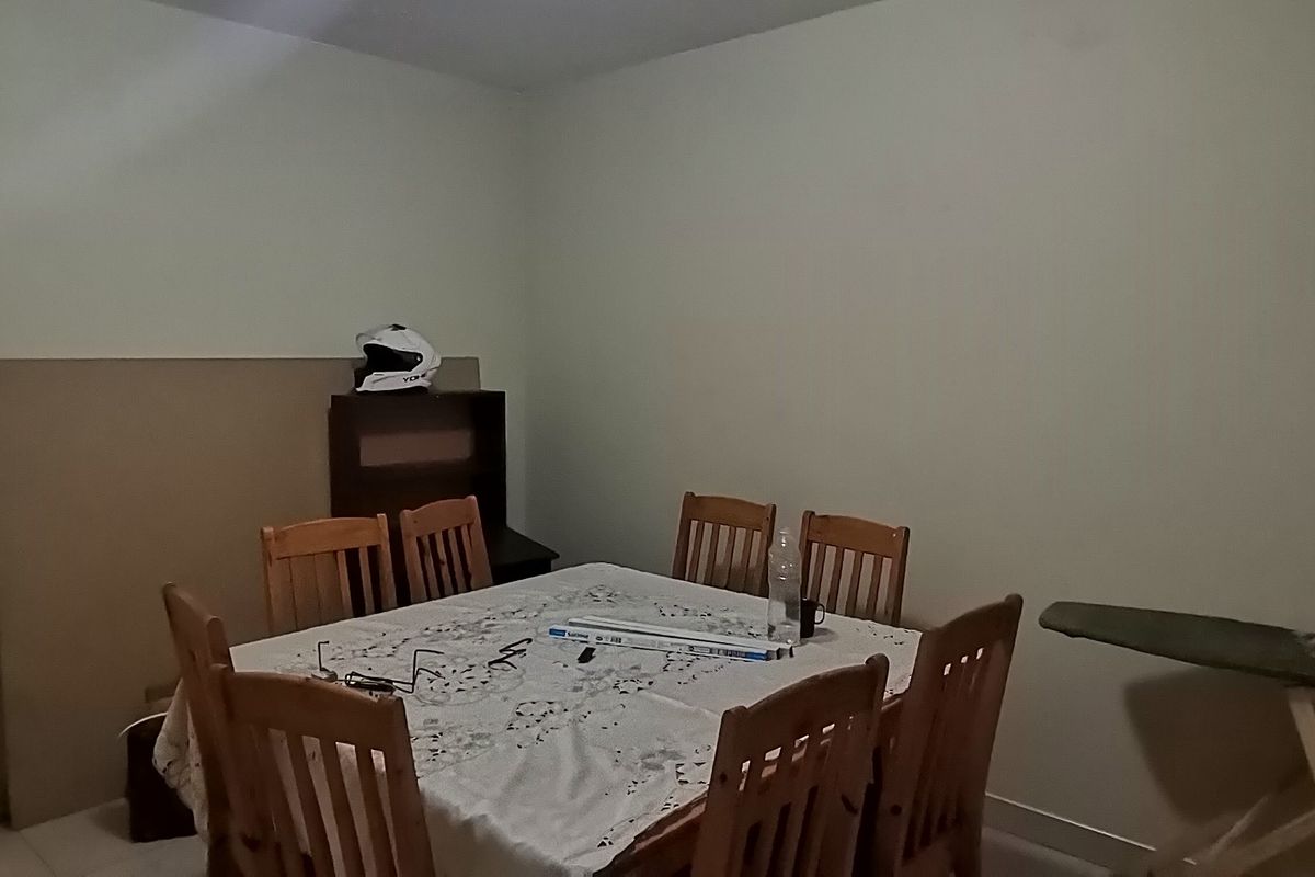 Expansive 8-Bedroom Family Home with Borehole & Development Potential - Photo 4