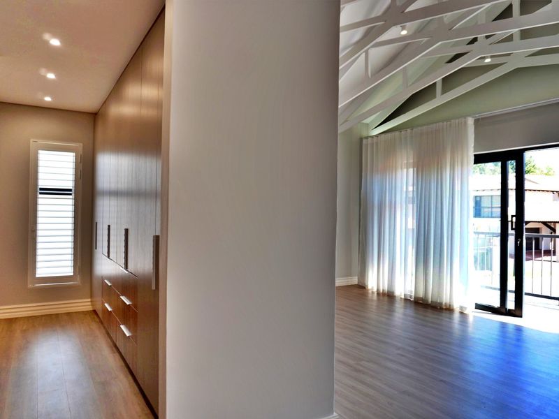 Brand-New Luxury Home in Exclusive Gated Estate - Photo 8