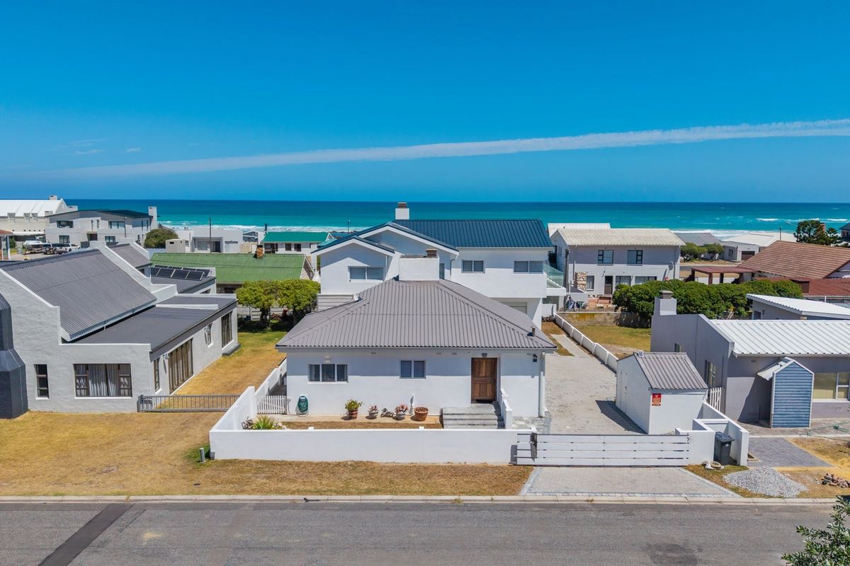 Coastal Character Meets Modern Living in L’Agulhas - Photo 2