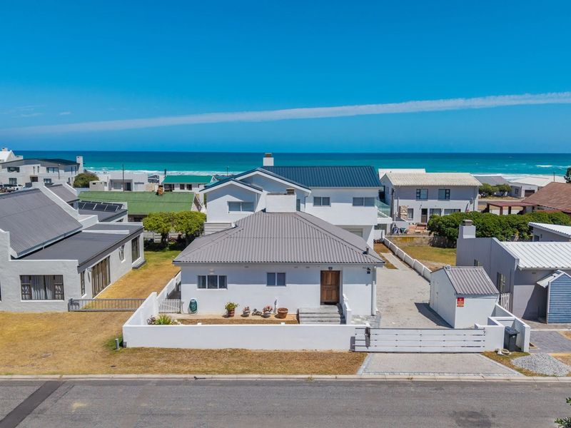 Coastal Character Meets Modern Living in L’Agulhas - Photo 2