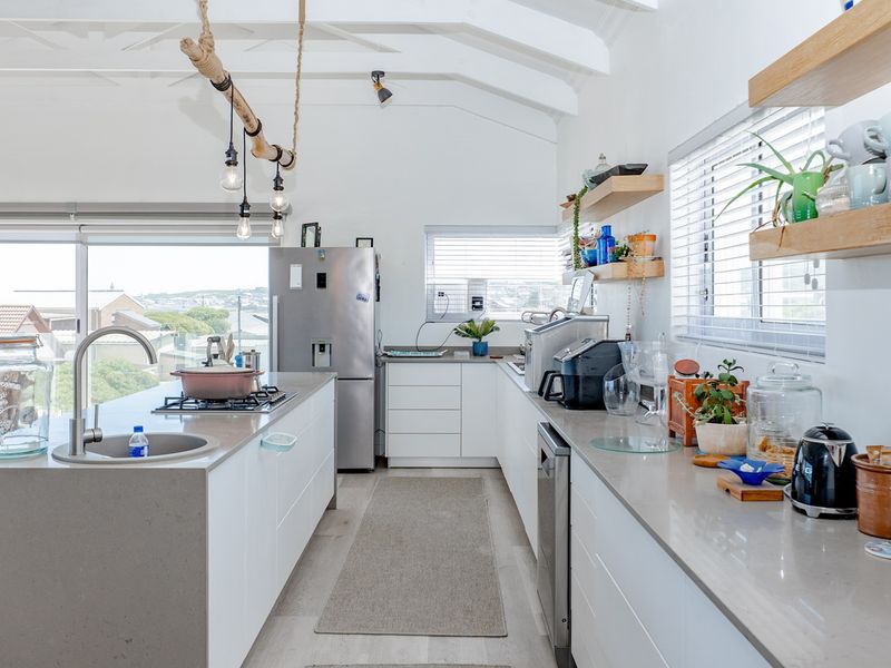 Coastal Character Meets Modern Living in L’Agulhas - Photo 10