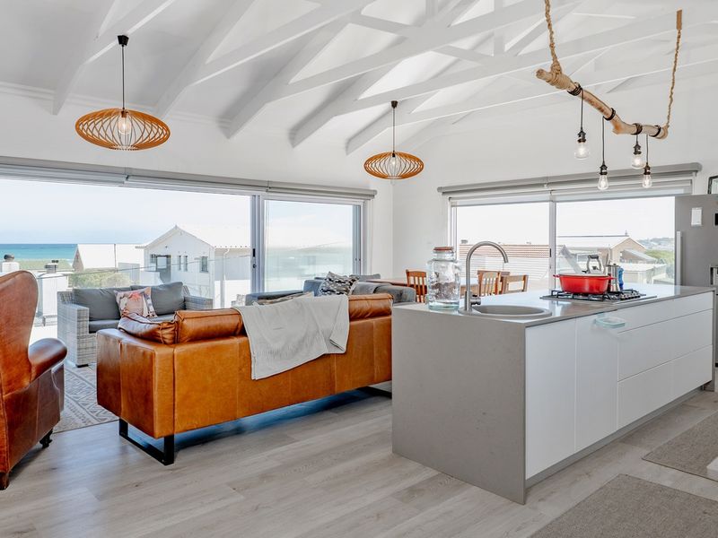 Coastal Character Meets Modern Living in L’Agulhas - Photo 4