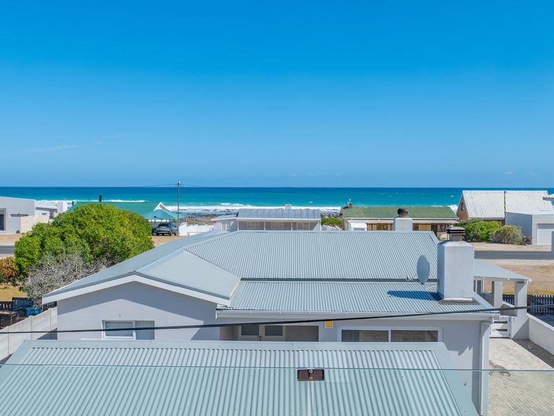 Coastal Character Meets Modern Living in L’Agulhas - Photo 8