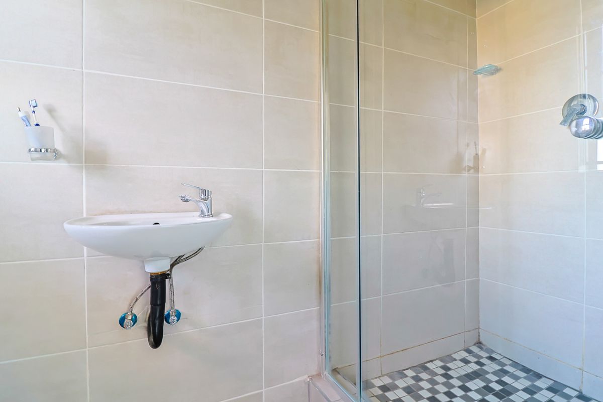 Garden Cottage Rental Monthly In Walkerville - Photo 3