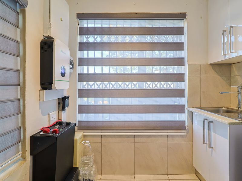 Garden Cottage Rental Monthly In Walkerville - Photo 7