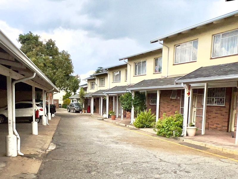 Space and More Space!!! What more do you want? - Photo 2