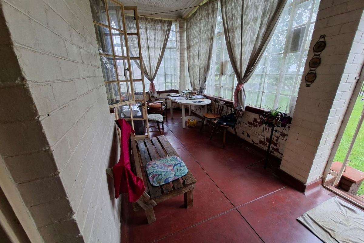 4 BEDROOM FAMILY HOME ON A MASSIVE 1720sqm STAND WITH COTTAGE - Photo 4