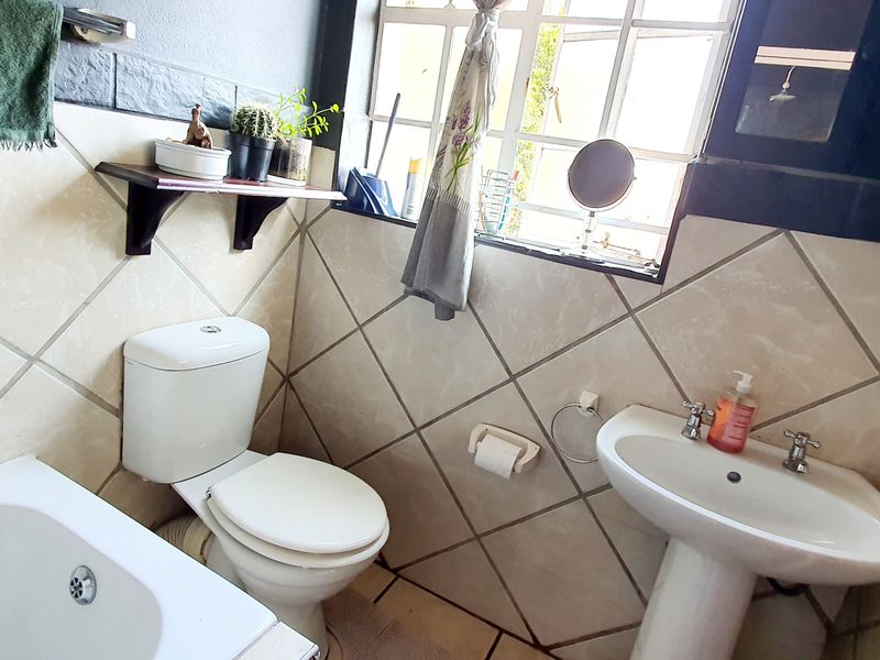 3 bedroom townhouse for sale, in Louis Trichardt. - Photo 8