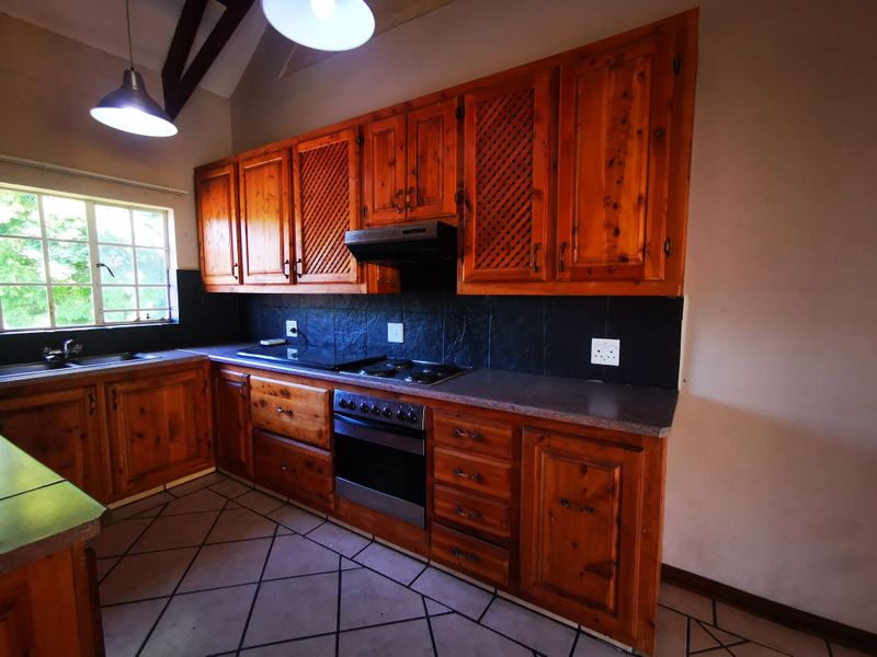 3 bedroom townhouse for sale, in Louis Trichardt. - Photo 2