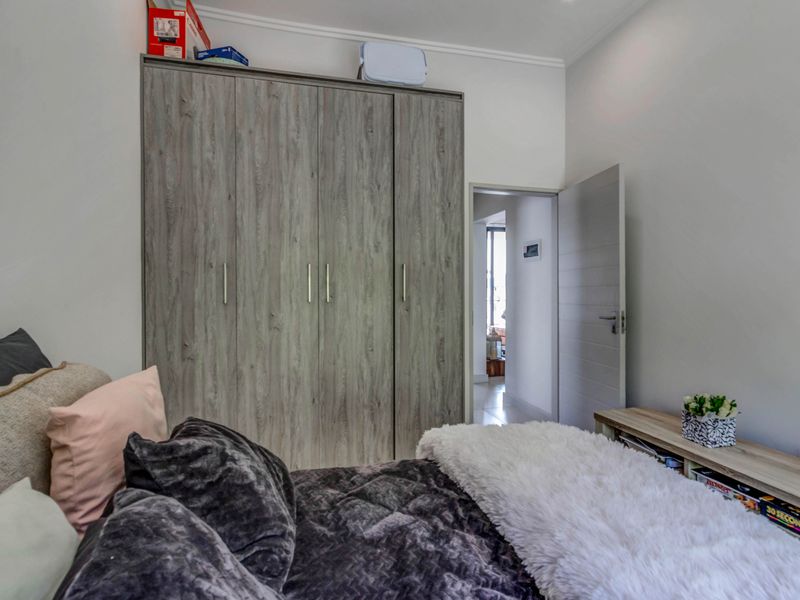 NO TRANSFER DUTY and appliances included! - Photo 10