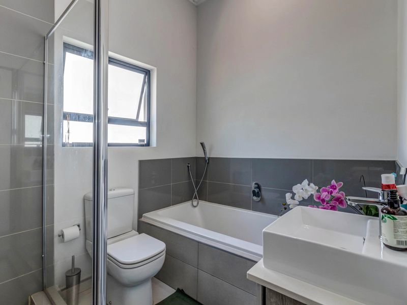 NO TRANSFER DUTY and appliances included! - Photo 10