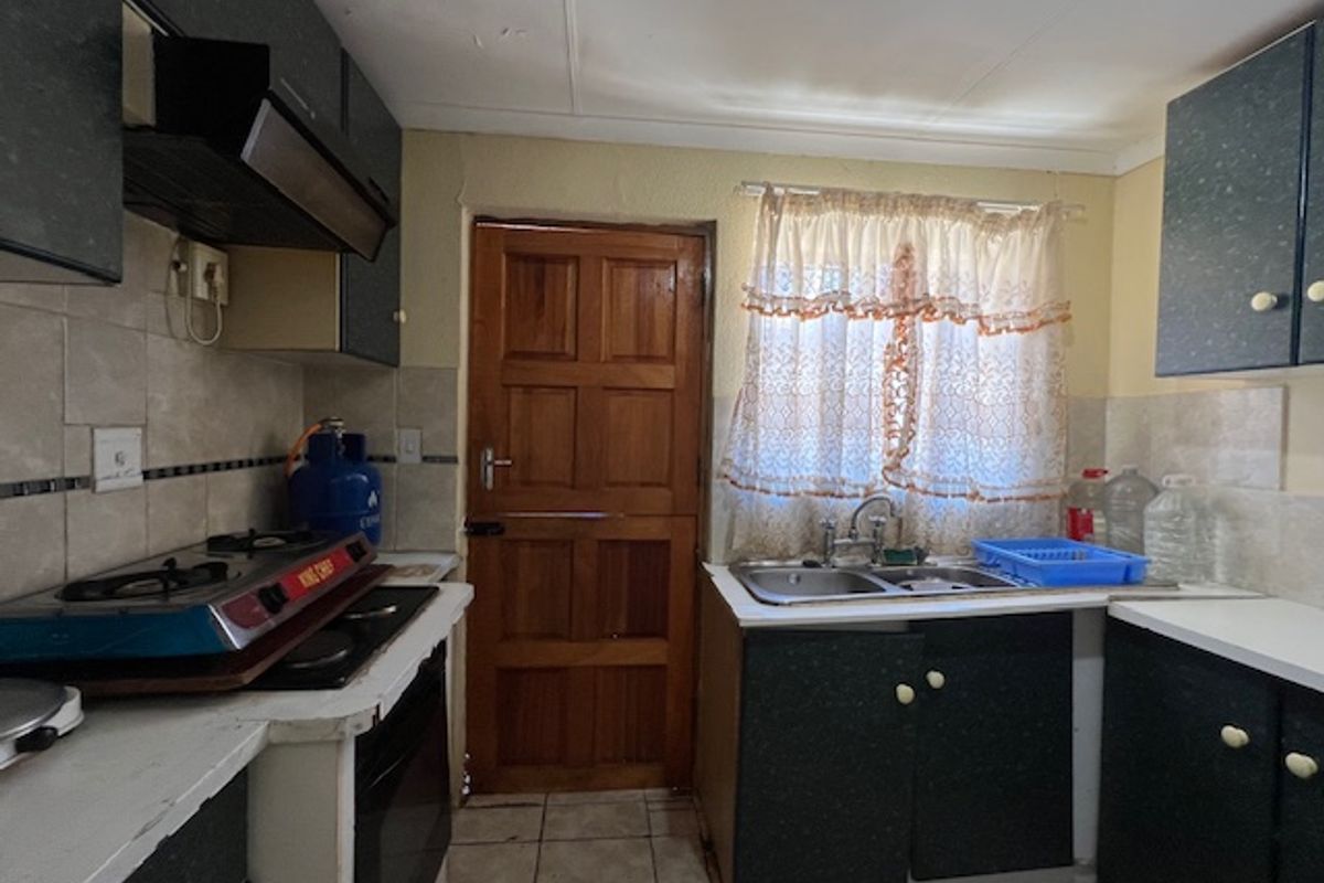 Family Home! - Photo 5