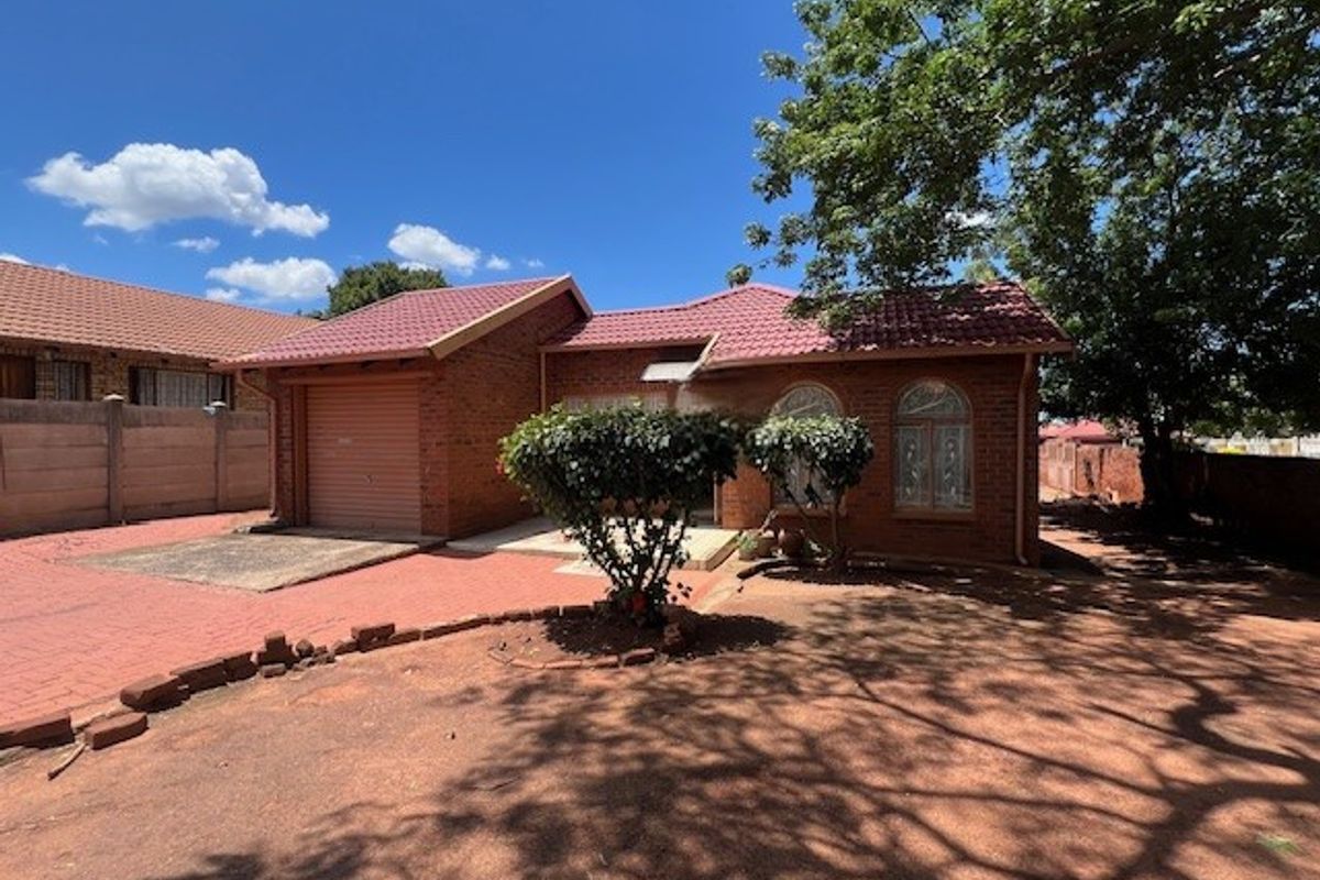 Family Home! - Photo 2