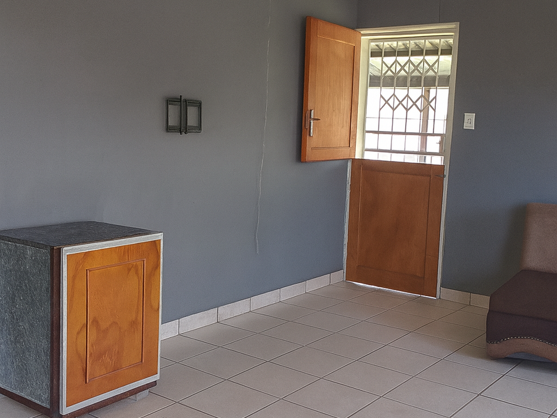 Simply Home – Ideally Located and Ready to Welcome a New Family - Photo 5
