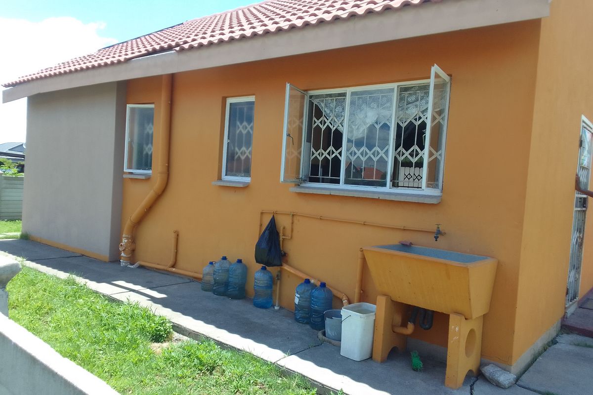 Simply Home – Ideally Located and Ready to Welcome a New Family - Photo 3
