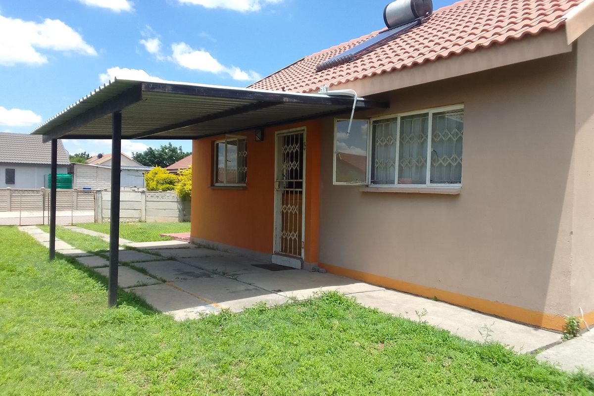 Simply Home – Ideally Located and Ready to Welcome a New Family - Photo 2
