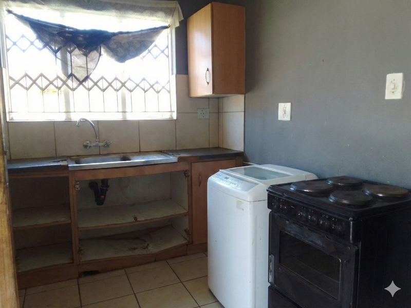 Simply Home – Ideally Located and Ready to Welcome a New Family - Photo 4