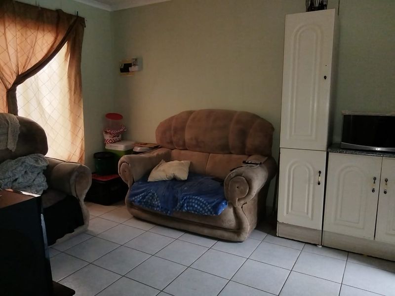 Charming Family Retreat in Savanna City - Photo 10