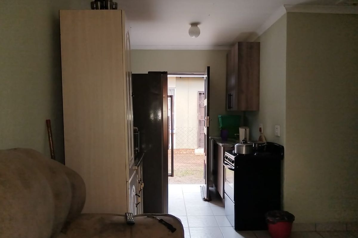 Charming Family Retreat in Savanna City - Photo 5