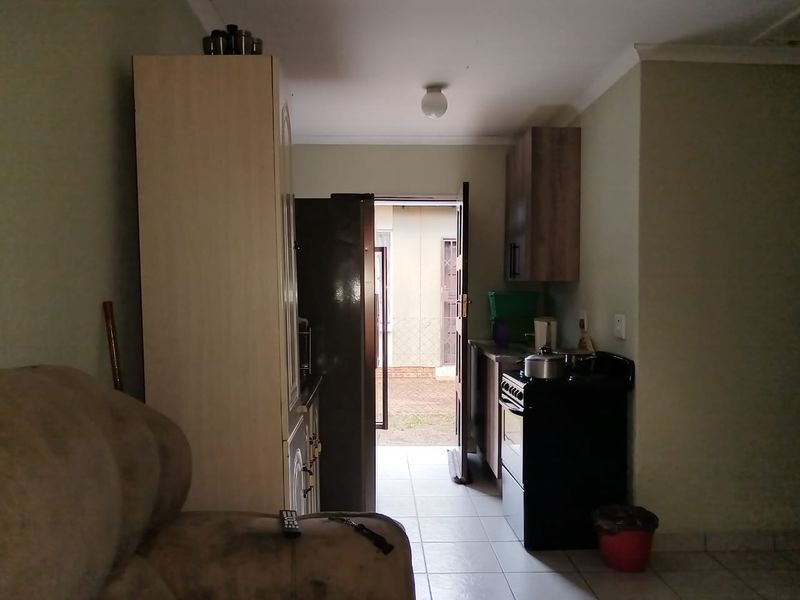 Charming Family Retreat in Savanna City - Photo 5