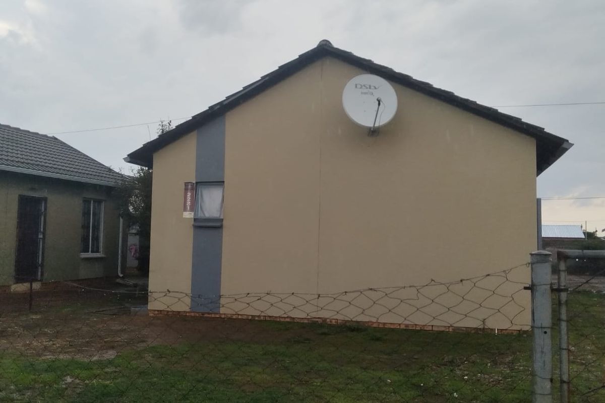 Charming Family Retreat in Savanna City - Photo 2