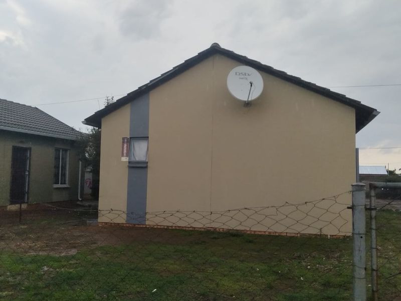 Charming Family Retreat in Savanna City - Photo 2