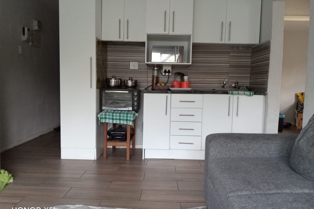 3-Bedroom Flat for Sale in Socho, Amalinda - Photo 2