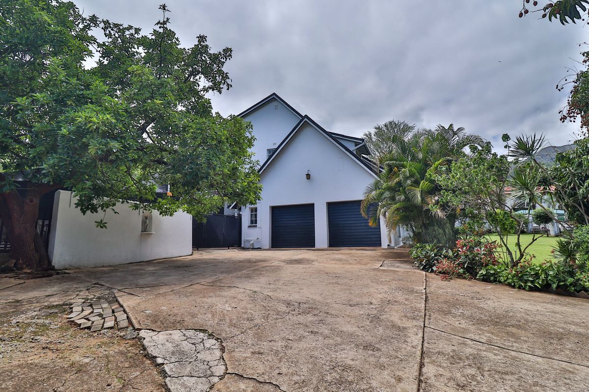 A Unique Blend of Style, Serenity & Sustainable Living - Photo 4