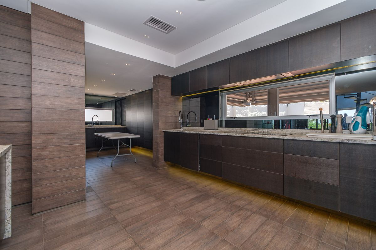 Modern Double-Storey Penthouse with Private Rooftop and Panoramic Sandton Views - Photo 4