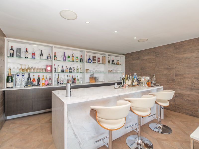 Modern Double-Storey Penthouse with Private Rooftop and Panoramic Sandton Views - Photo 9