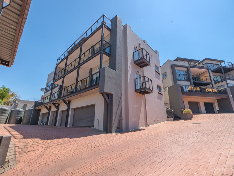 Modern Double-Storey Penthouse with Private Rooftop and Panoramic Sandton Views - Photo 7