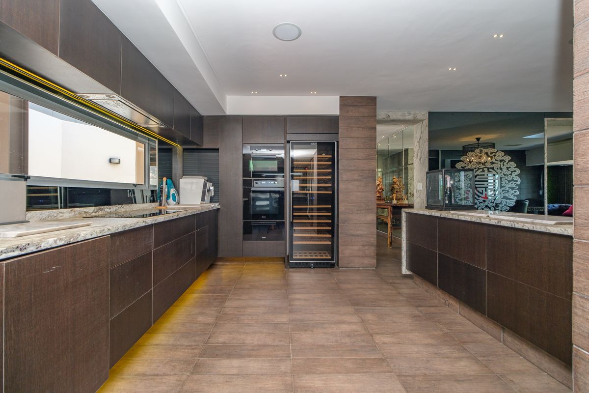 Modern Double-Storey Penthouse with Private Rooftop and Panoramic Sandton Views - Photo 3