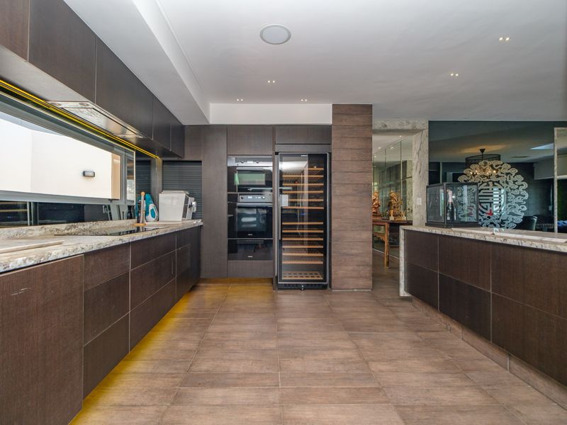 Modern Double-Storey Penthouse with Private Rooftop and Panoramic Sandton Views - Photo 3