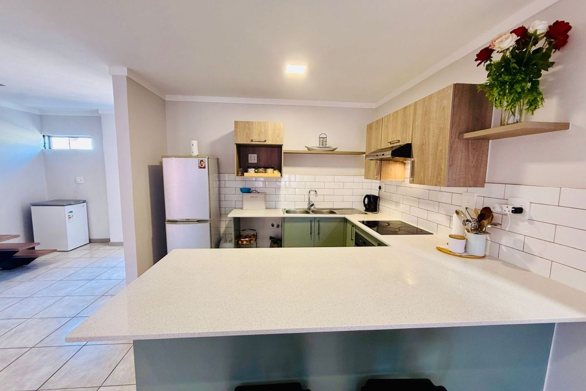 Modern 3-Bedroom Family Home for Sale in Karenpark, Akasia - Photo 3