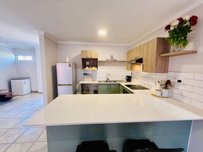 Modern 3-Bedroom Family Home for Sale in Karenpark, Akasia - Photo 3