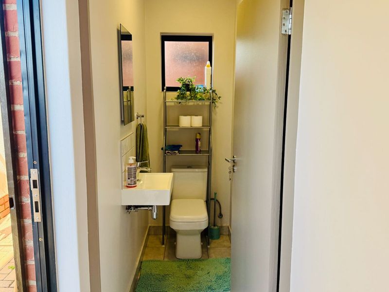 Modern 3-Bedroom Family Home for Sale in Karenpark, Akasia - Photo 8