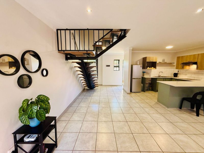 Modern 3-Bedroom Family Home for Sale in Karenpark, Akasia - Photo 7