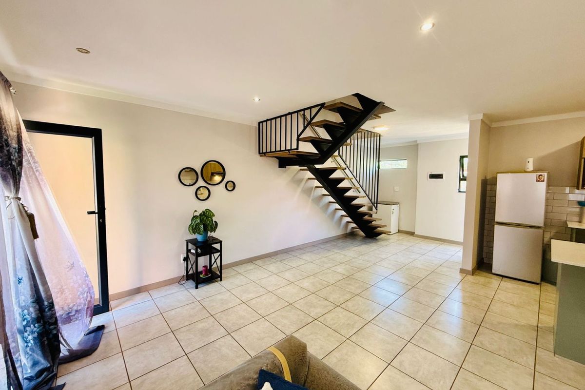 Modern 3-Bedroom Family Home for Sale in Karenpark, Akasia - Photo 5