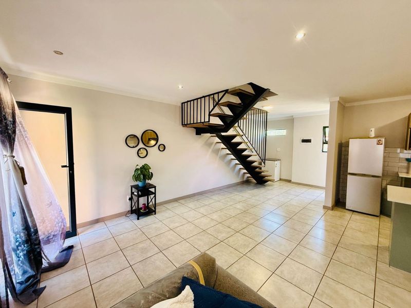 Modern 3-Bedroom Family Home for Sale in Karenpark, Akasia - Photo 5