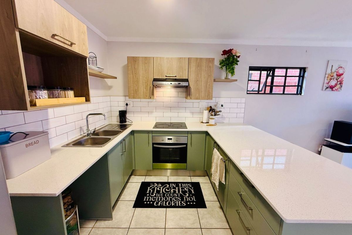 Modern 3-Bedroom Family Home for Sale in Karenpark, Akasia - Photo 2