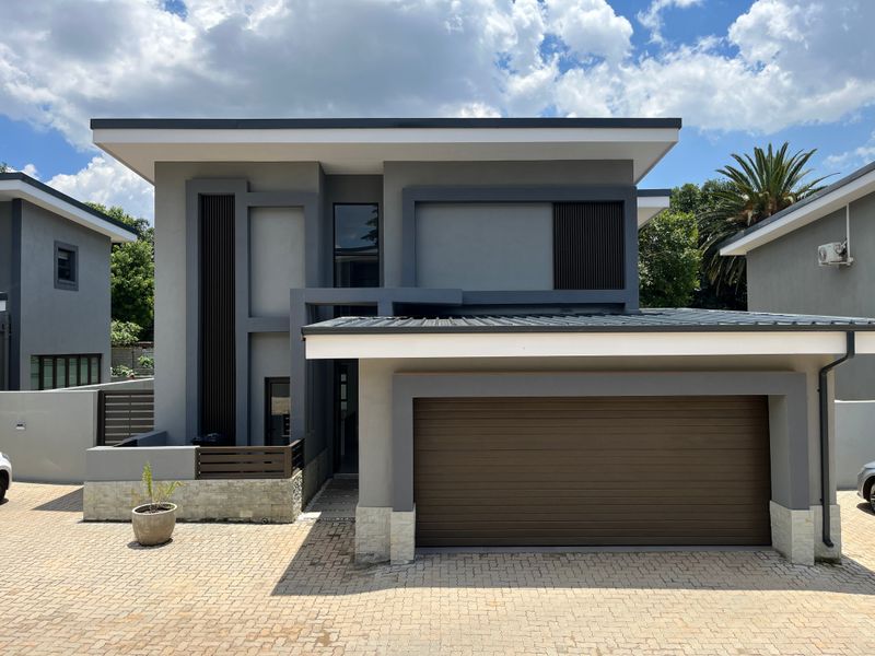 A Contemporary Cluster Designed for Effortless Modern Living. - Photo 2