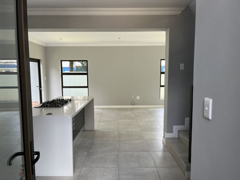 A Contemporary Cluster Designed for Effortless Modern Living. - Photo 3